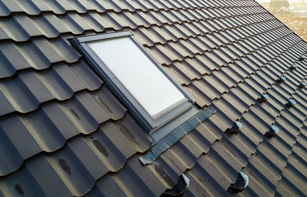 Co wpływa na funkcjonalność użytkową wyłazu dachowego?